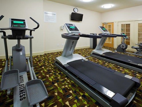 Holiday Inn Express Marathon gym